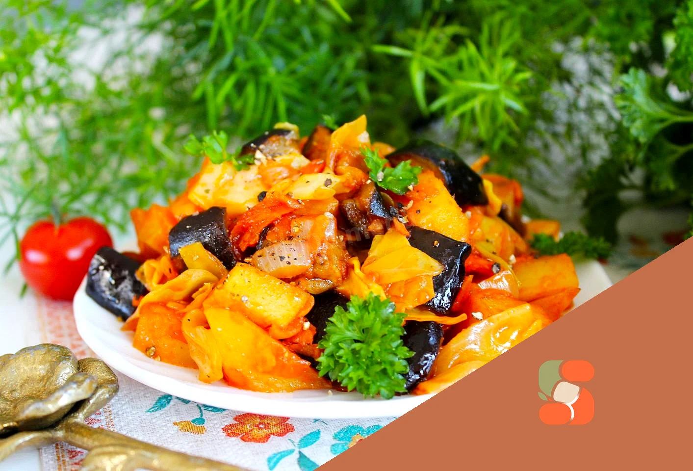 Баклажан з капустою картоплею рагу