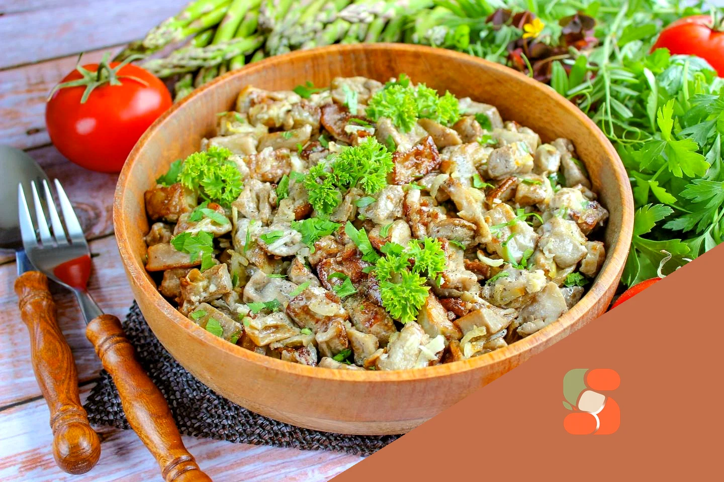 Баклажаны с яйцом и луком на сковороде