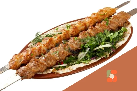 Баран люля кебаб на мангалі з цибулею