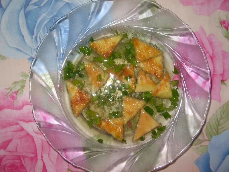 Бульйон з яєчнею та сиром