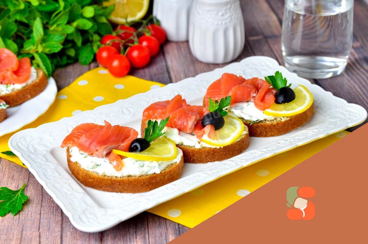 Бутерброди з червоною рибою та сирним сиром