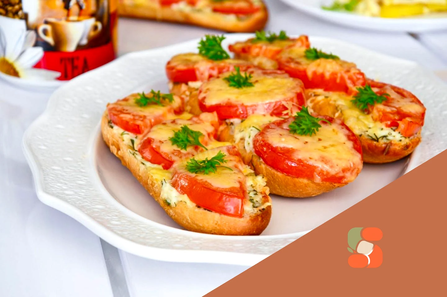 Бутерброди з помідорами та сиром у духовці