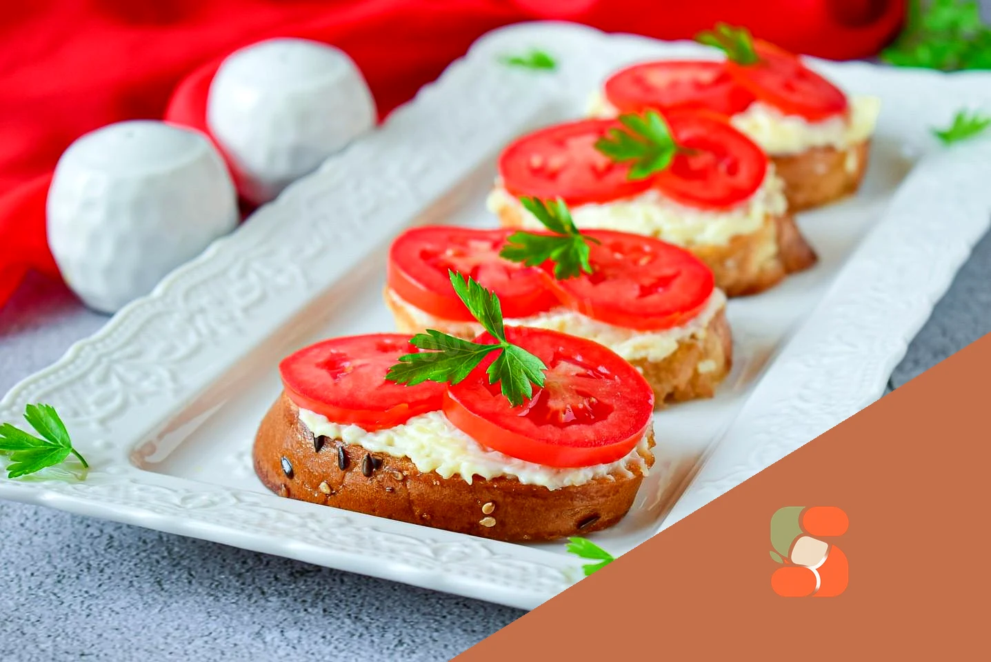 Бутерброди з помідорами та сиром