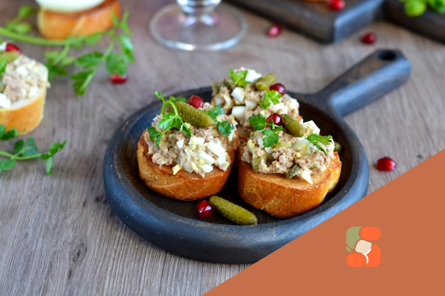 Бутерброди з консервованим тунцем