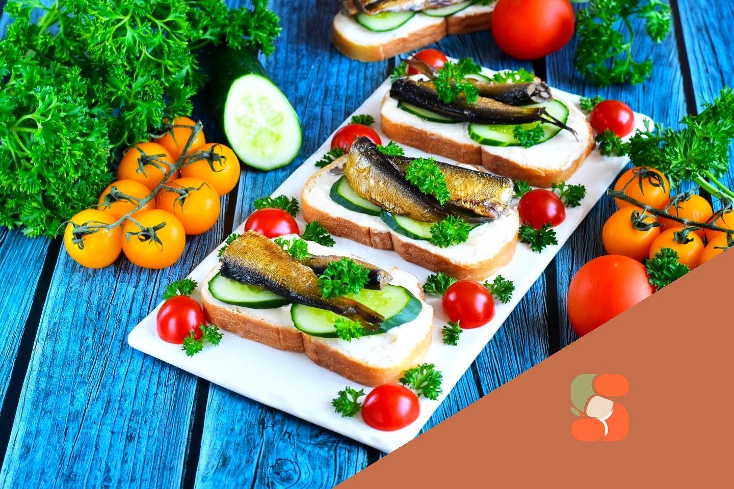 Бутерброди зі шпротами та огірком на батоні