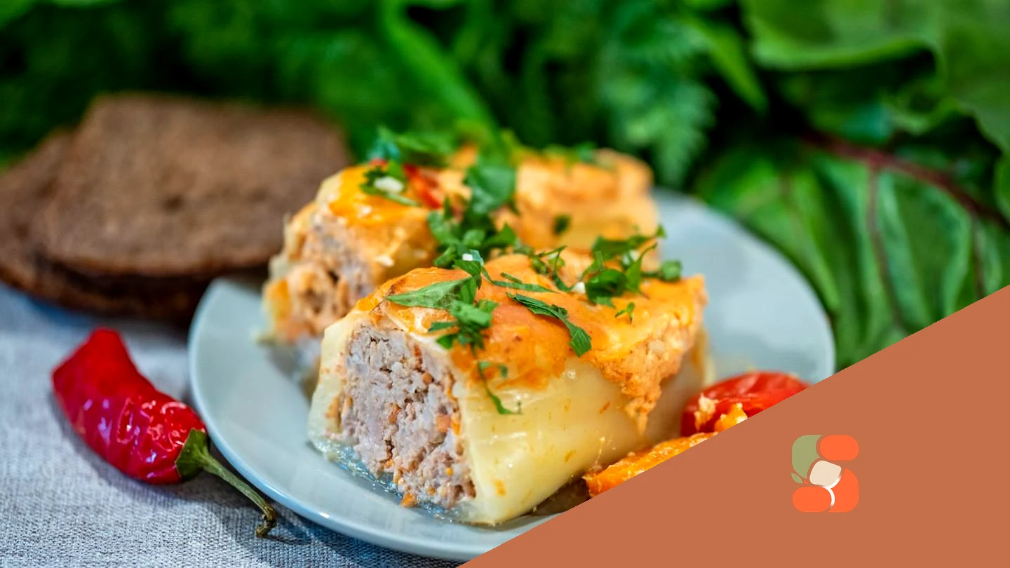 Фаршированный мясом болгарский перец в духовке со сметаной