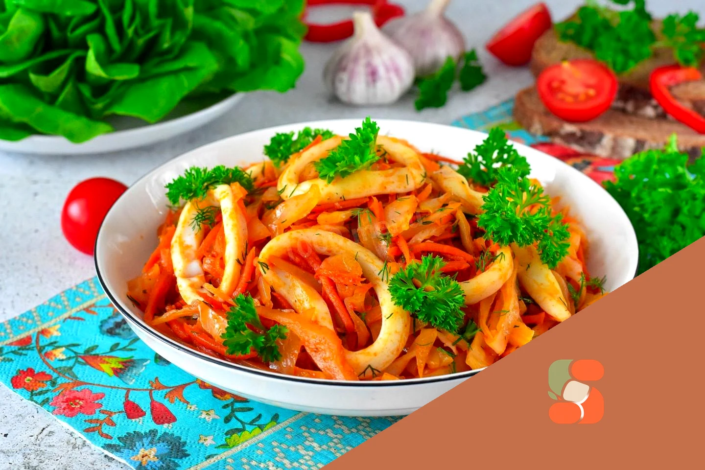 Кальмари з капустою тушковані