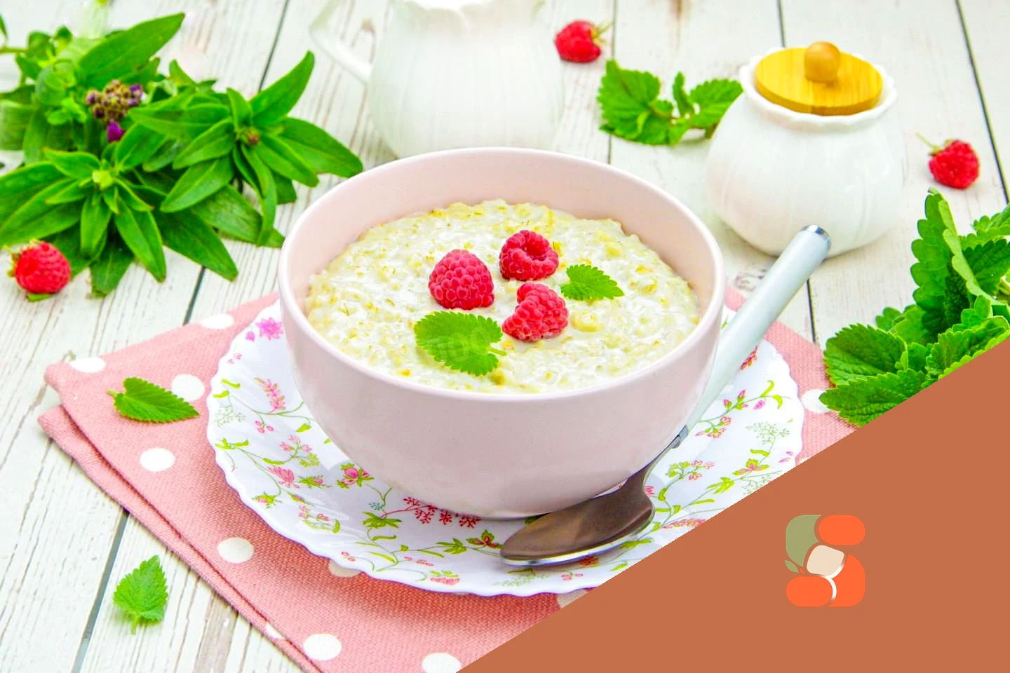 Каша з вівсяних пластівців на молоці