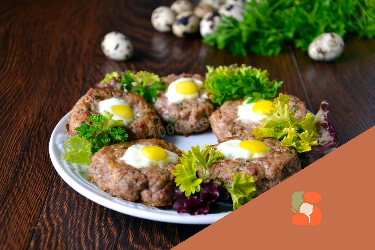 Котлети м'ясні у духовці з перепелиними яйцями