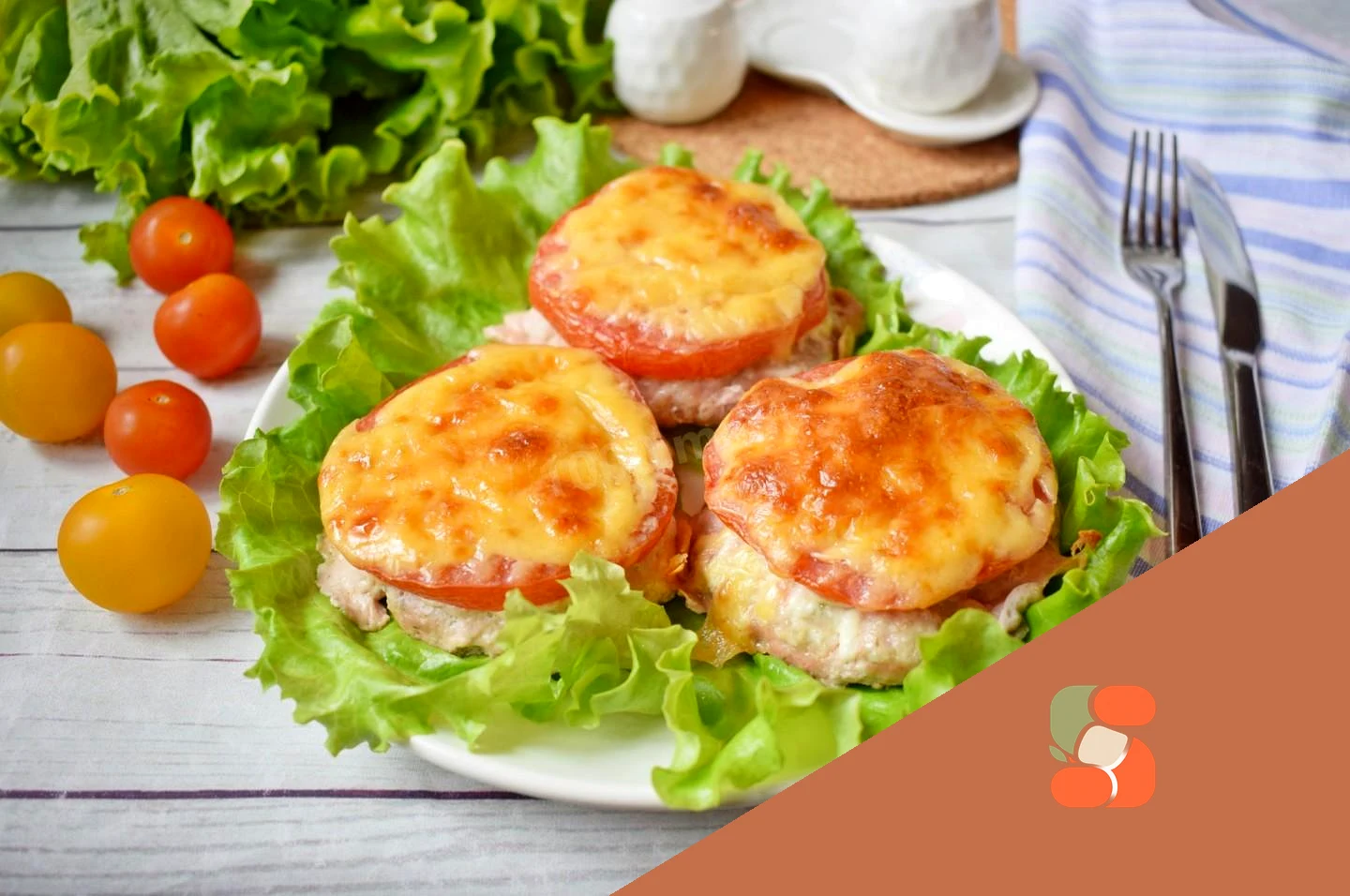 Котлети з помідором та сиром у духовці