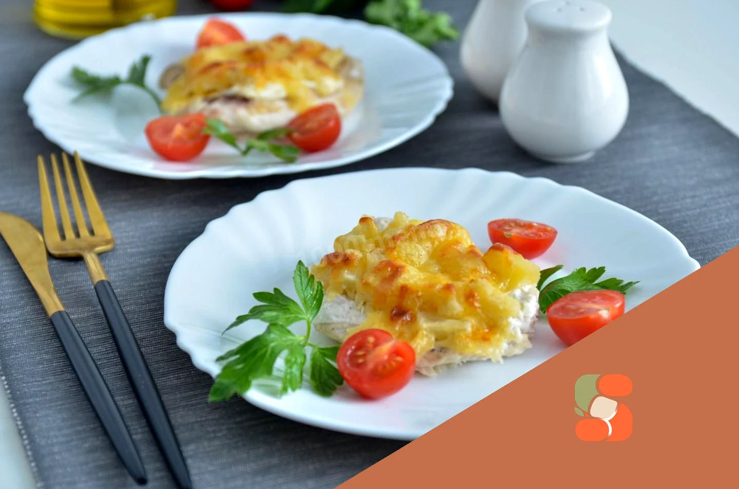 Куриное филе с ананасами в духовке