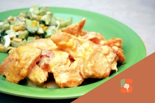 Курячі грудки в цибульному соусі