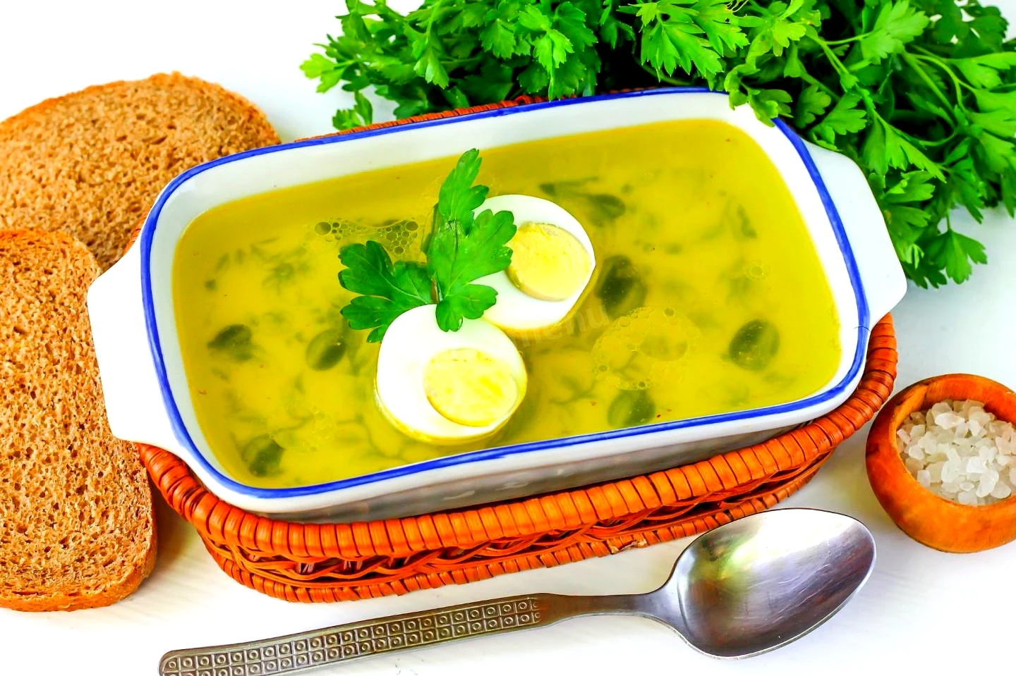 Курячий бульйон із яйцем