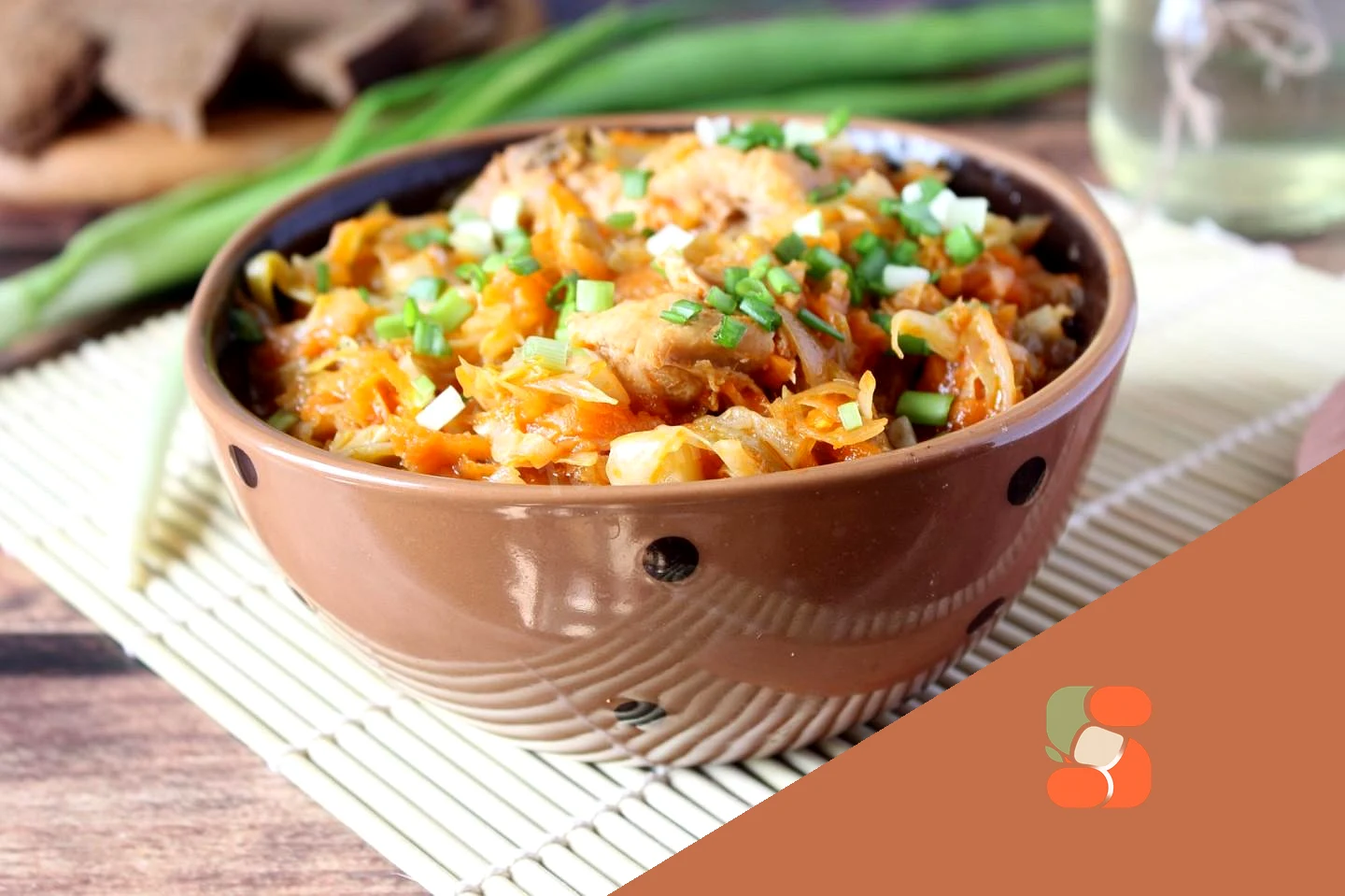 Курка з капустою в мультиварці тушкована