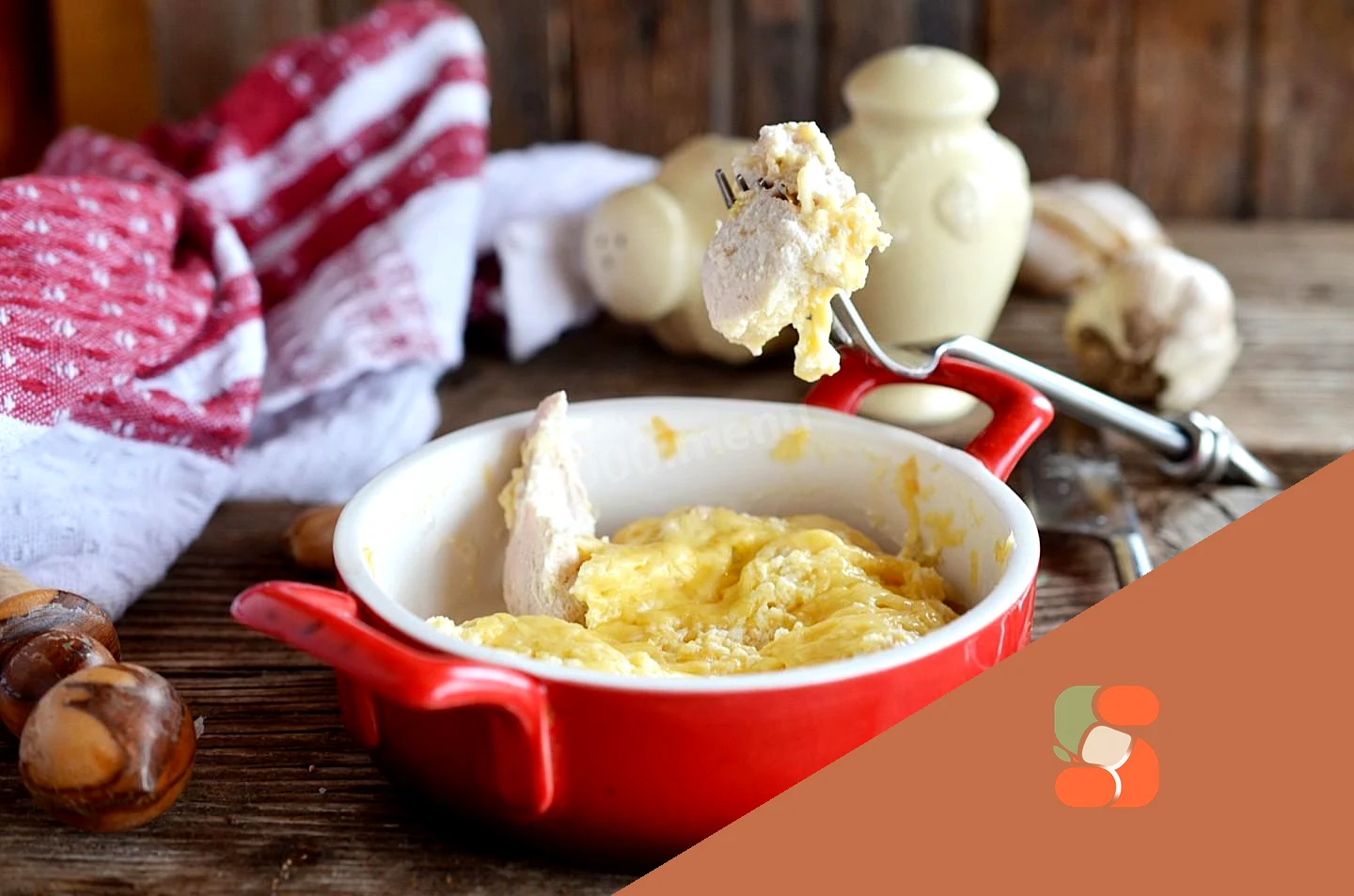 Курица с сыром в духовке со сметаной