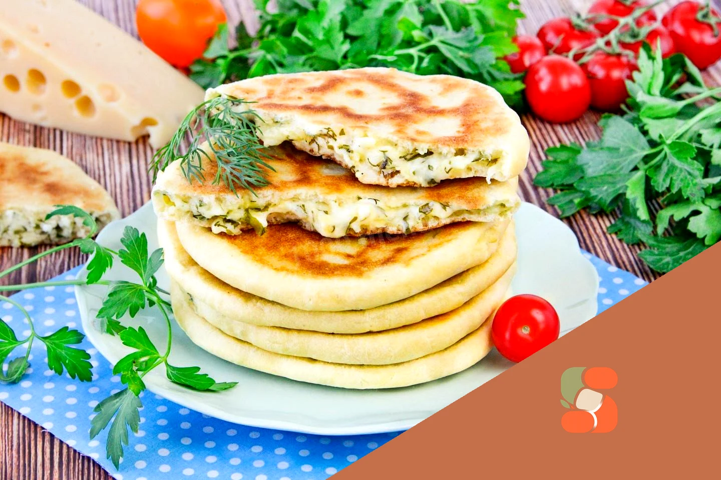 Коржики з сиром та зеленню на сковороді