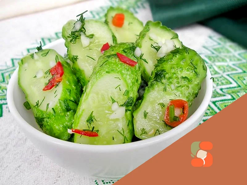 Малосольні огірки з перцем чилі у пакеті