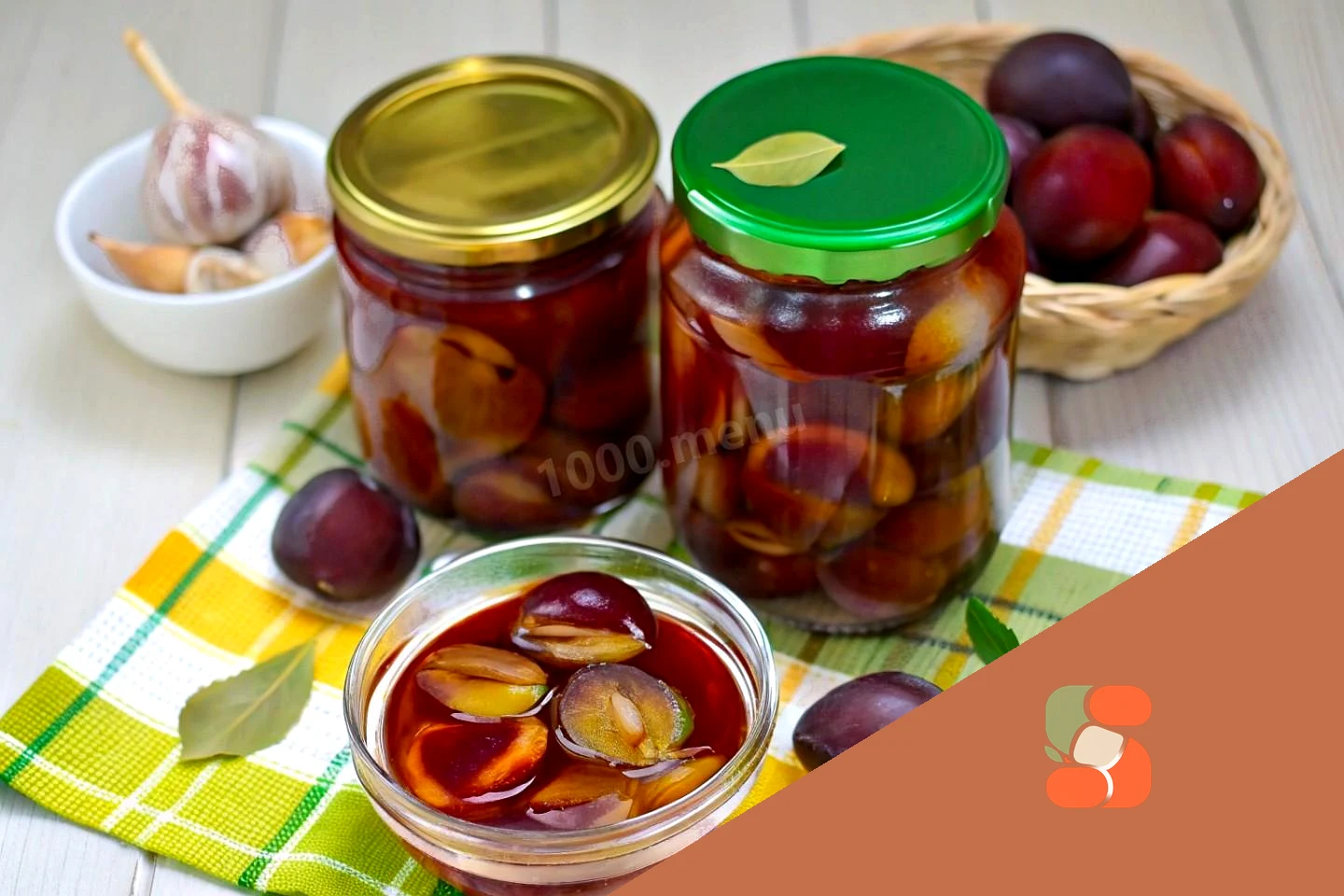 Маринованная слива с чесноком на зиму