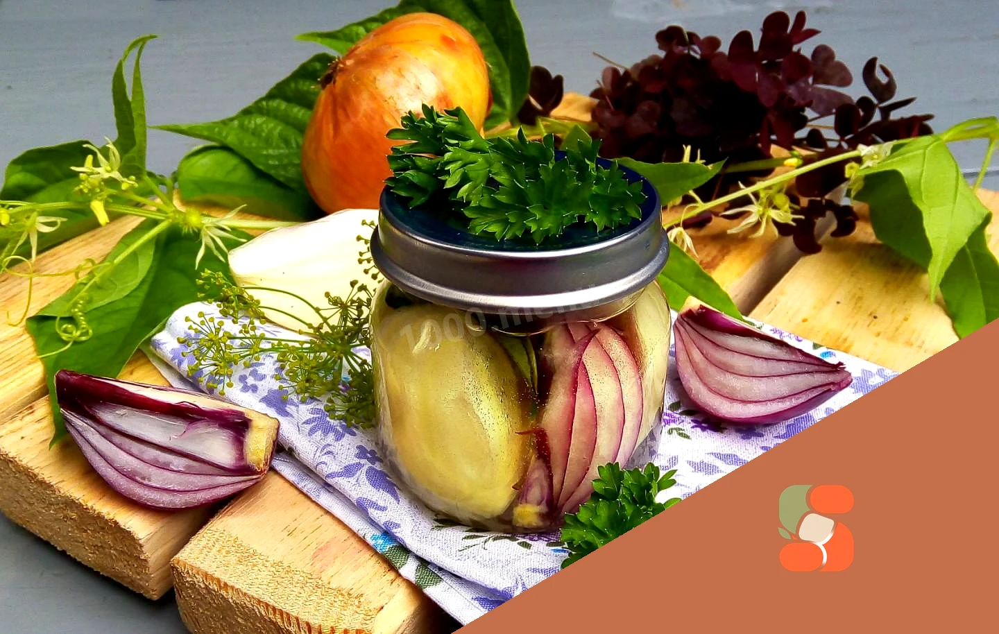 Маринованный репчатый лук на зиму дольками