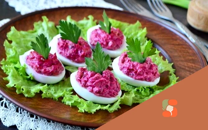 Мини селёдки под шубой в тарталетках из яйца