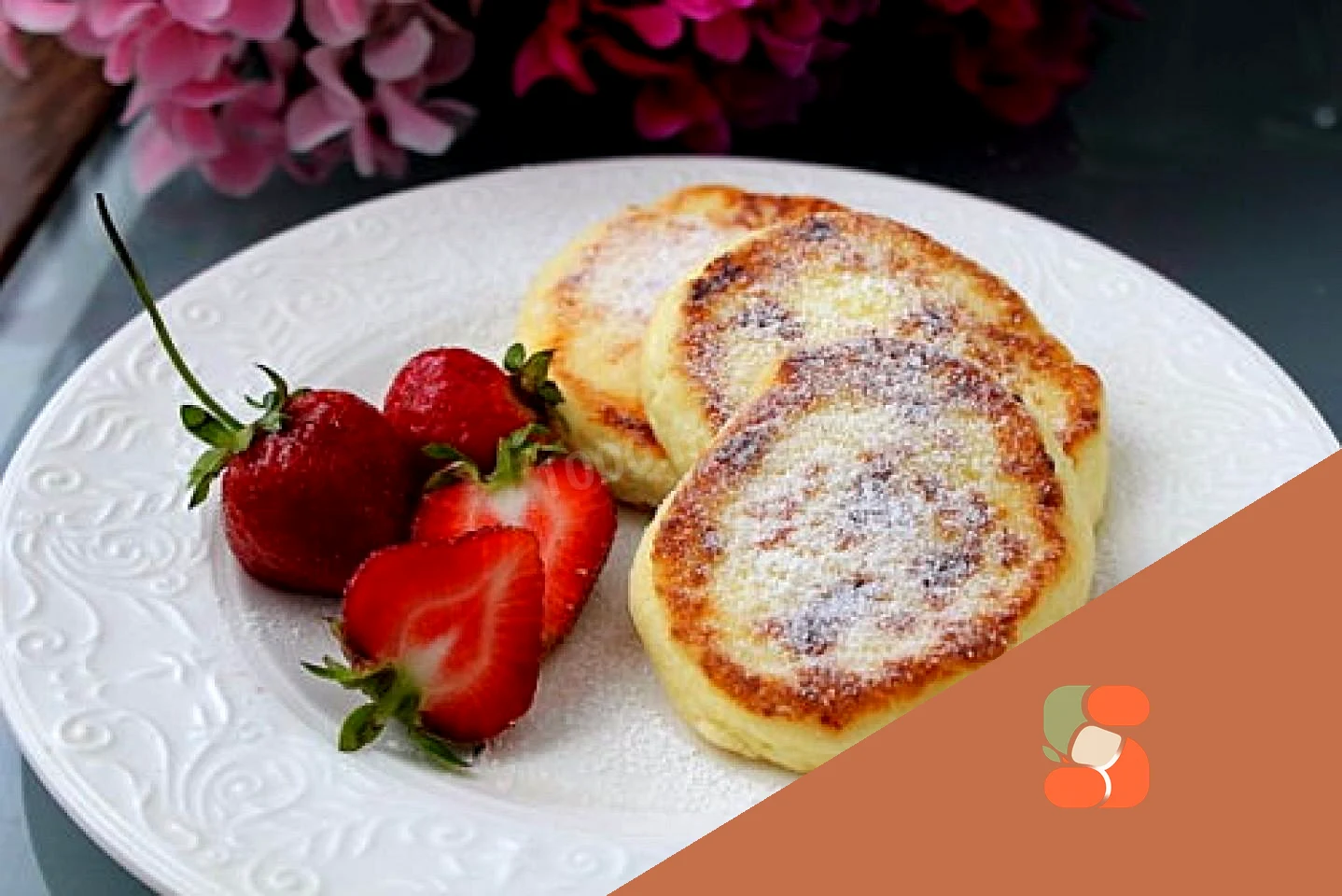 Ніжні сирники із сиру з яйцем на сковороді