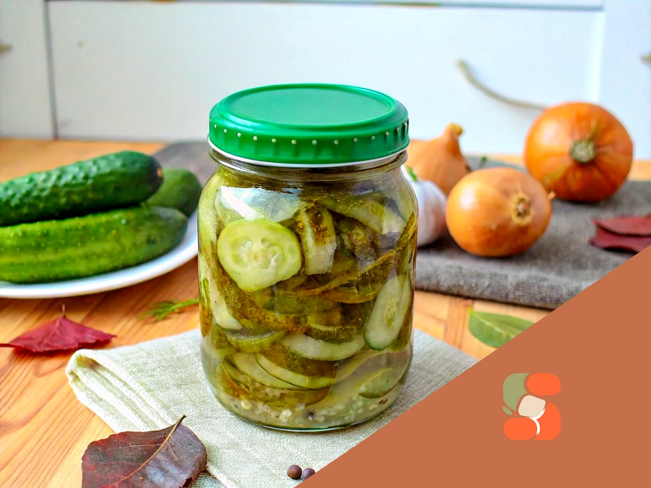 Огурцы с луком и маслом на зиму