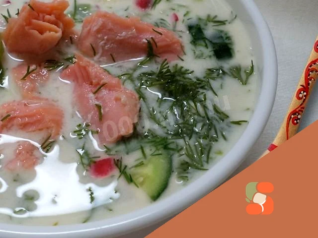 Окрошка з червоною рибою на квасі