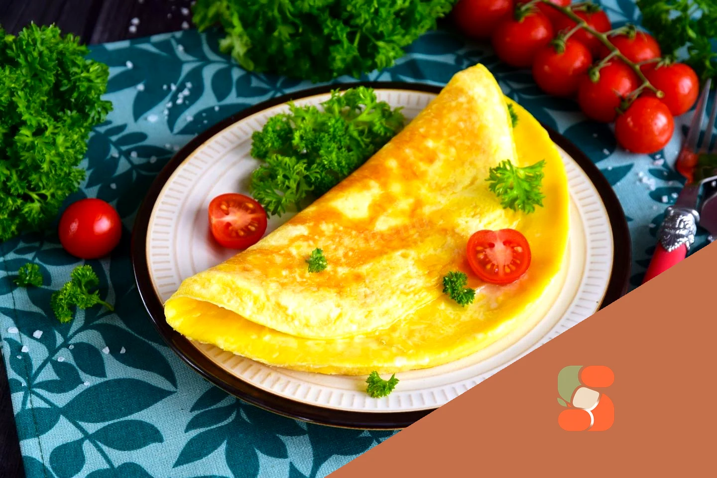 Омлет класичний із молоком на сковороді