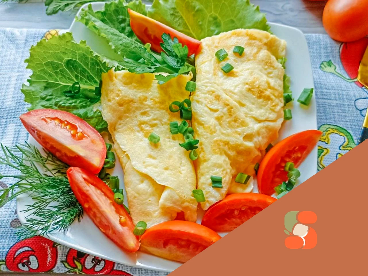 Омлет рулетом на сковороді