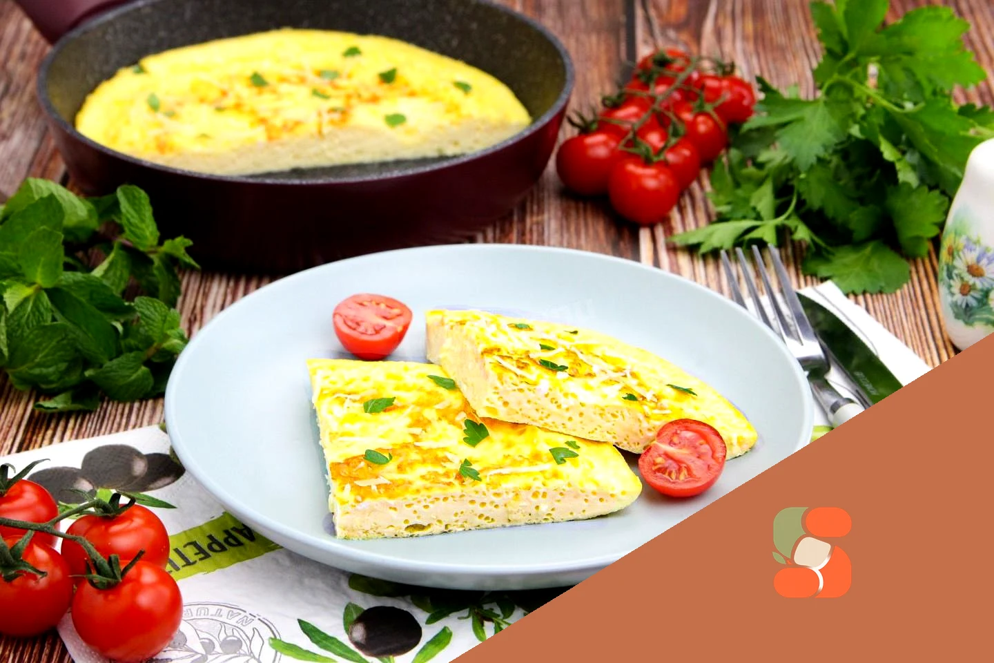 Омлет зі сметаною на сковороді