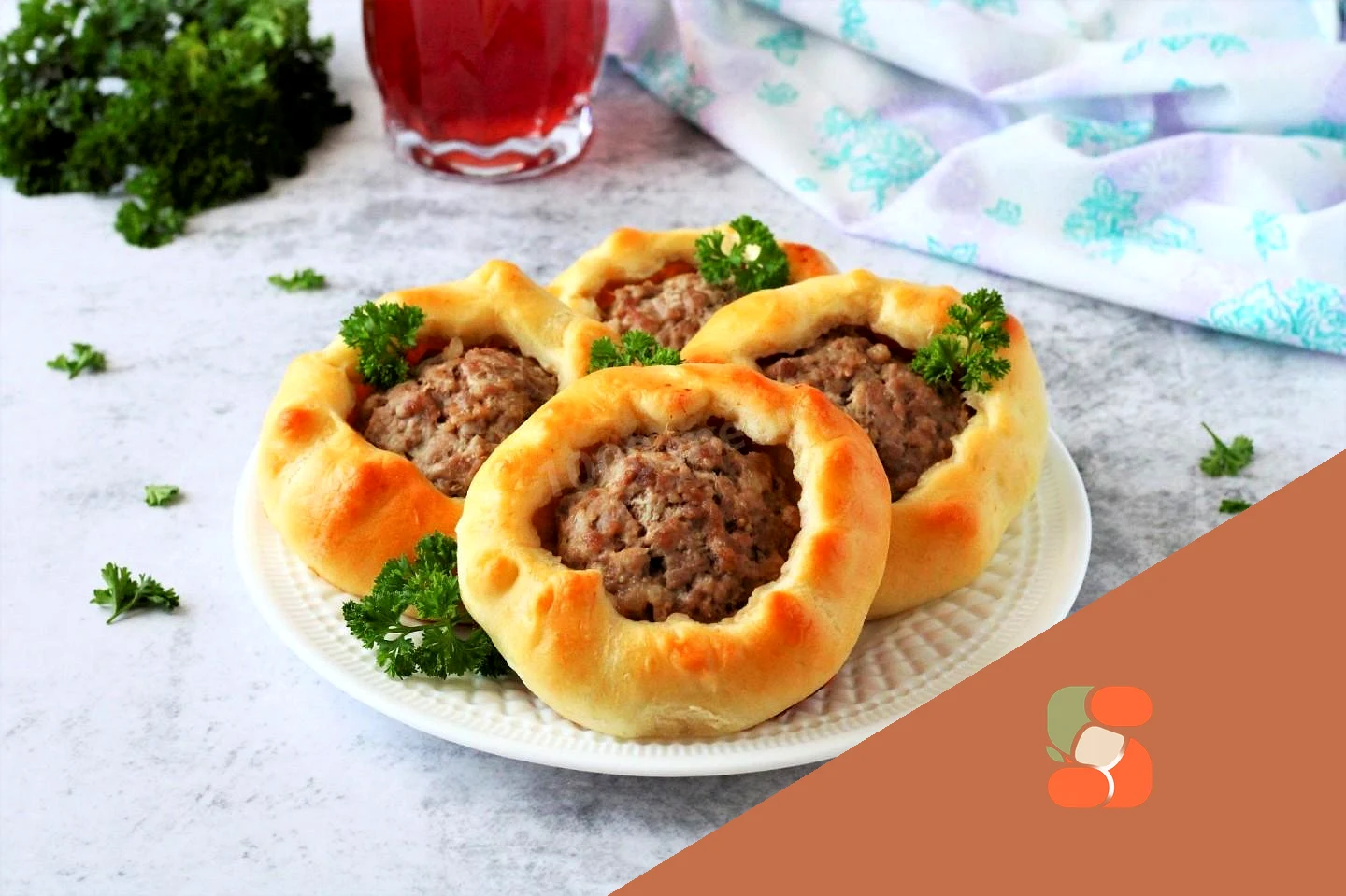 Открытые пирожки с мясом в духовке