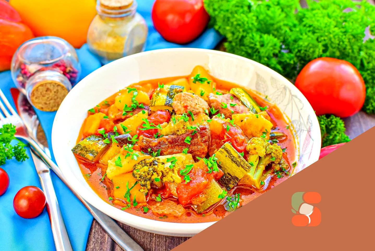 Овочеве рагу з м'ясом кабачками та картоплею