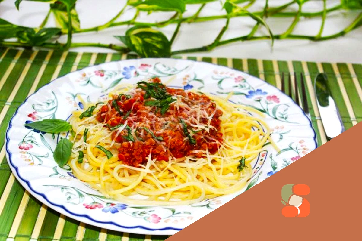 Паста болоньєзе з фаршем