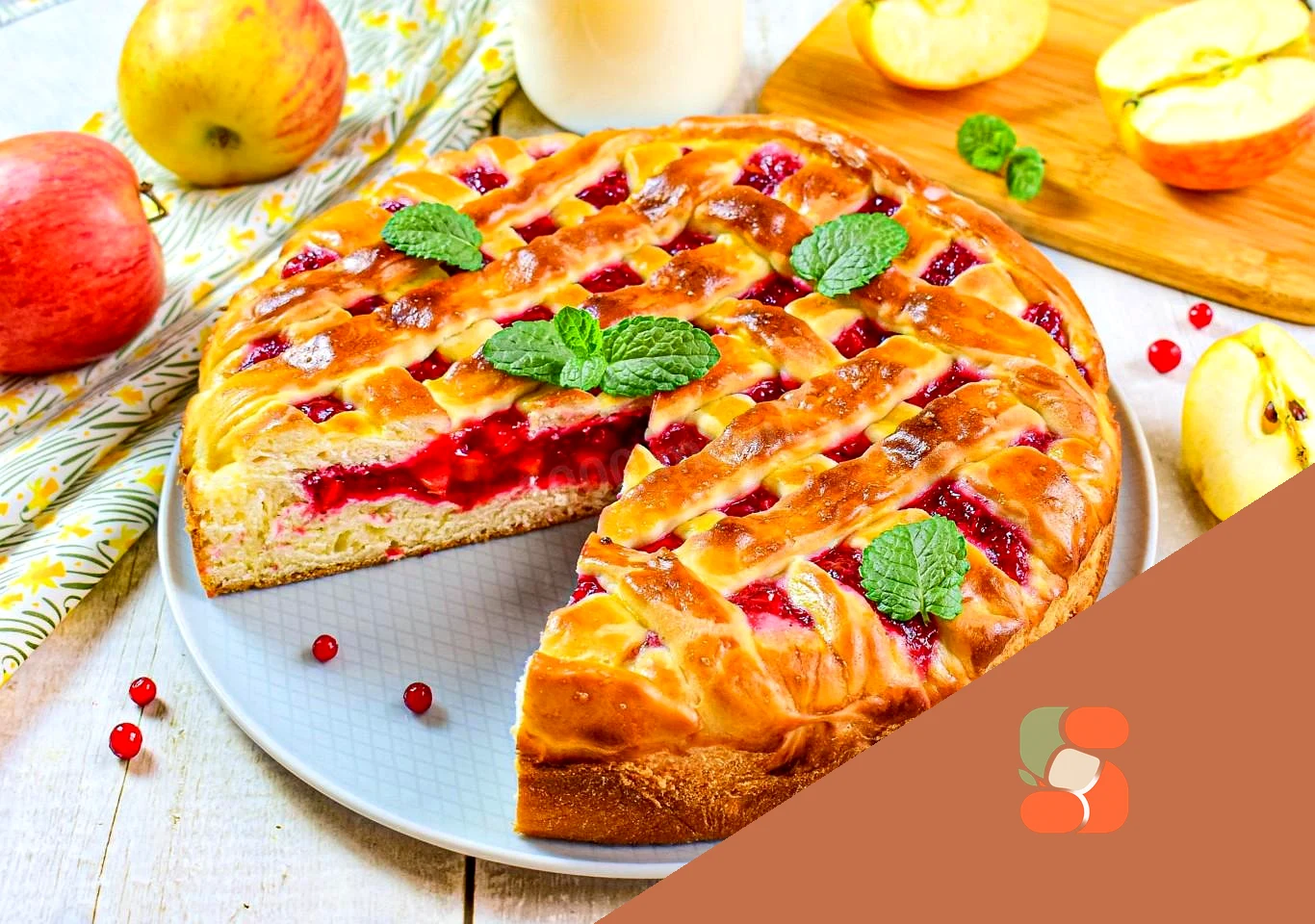 Пирог с яблоками и брусникой