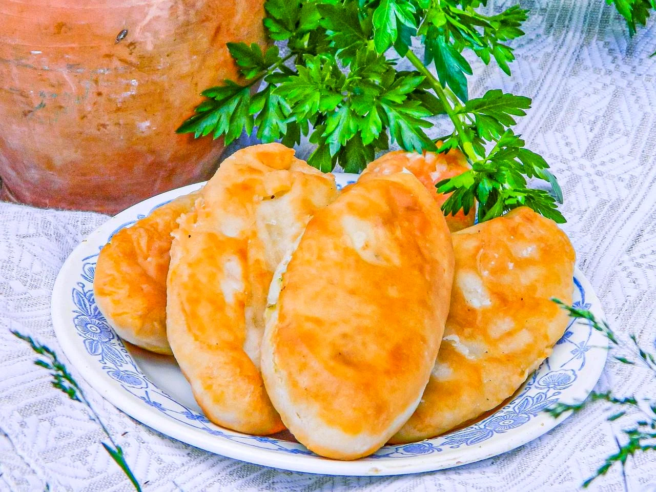 Смажені пиріжки на сковороді на сухих дріжджах