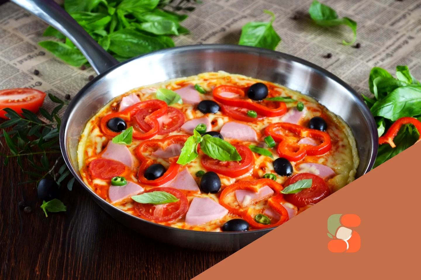 Піца на сковороді за 10 хвилин на сметані та майонезі