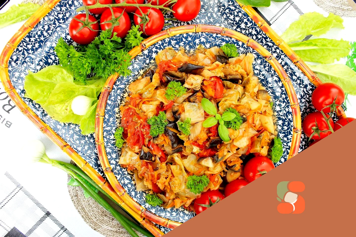 Рагу капуста з баклажанами та помідорами