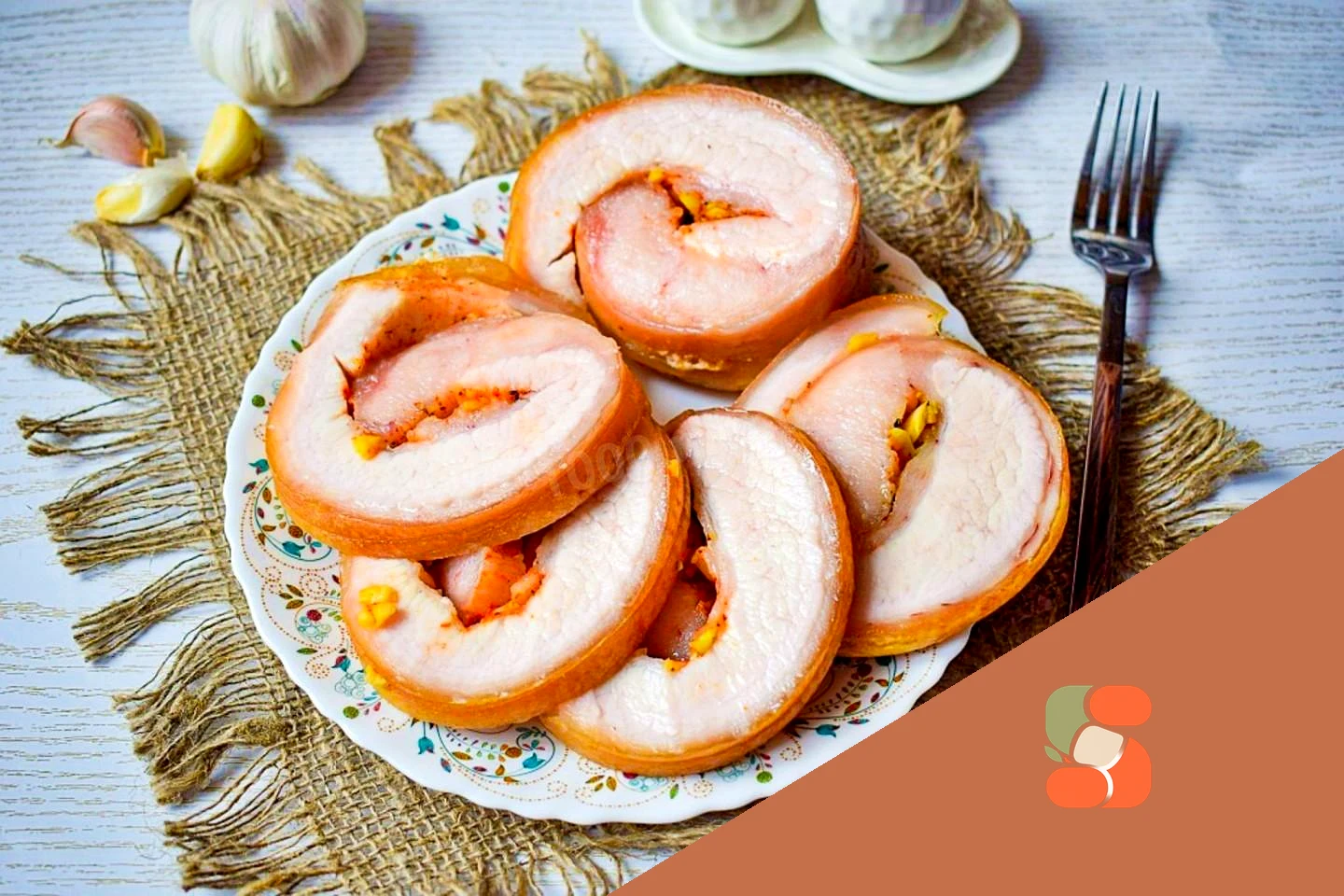 Рулет із сала зі шкіркою