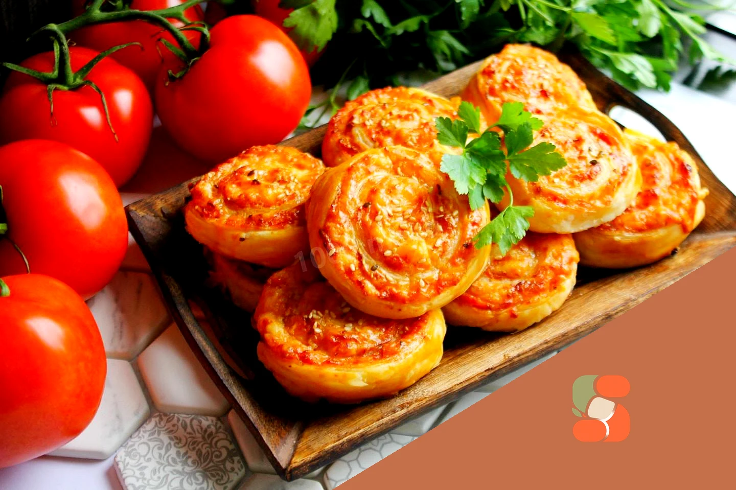 Рулетики з листкового тіста з сиром та ковбасою