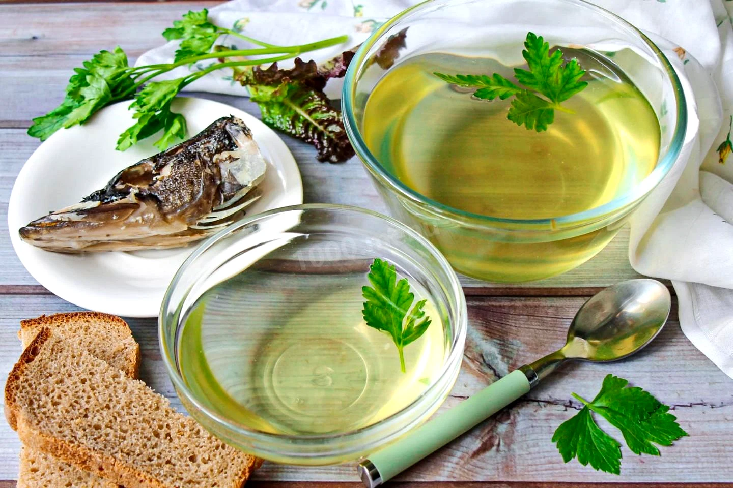 Рибний бульйон прозорий