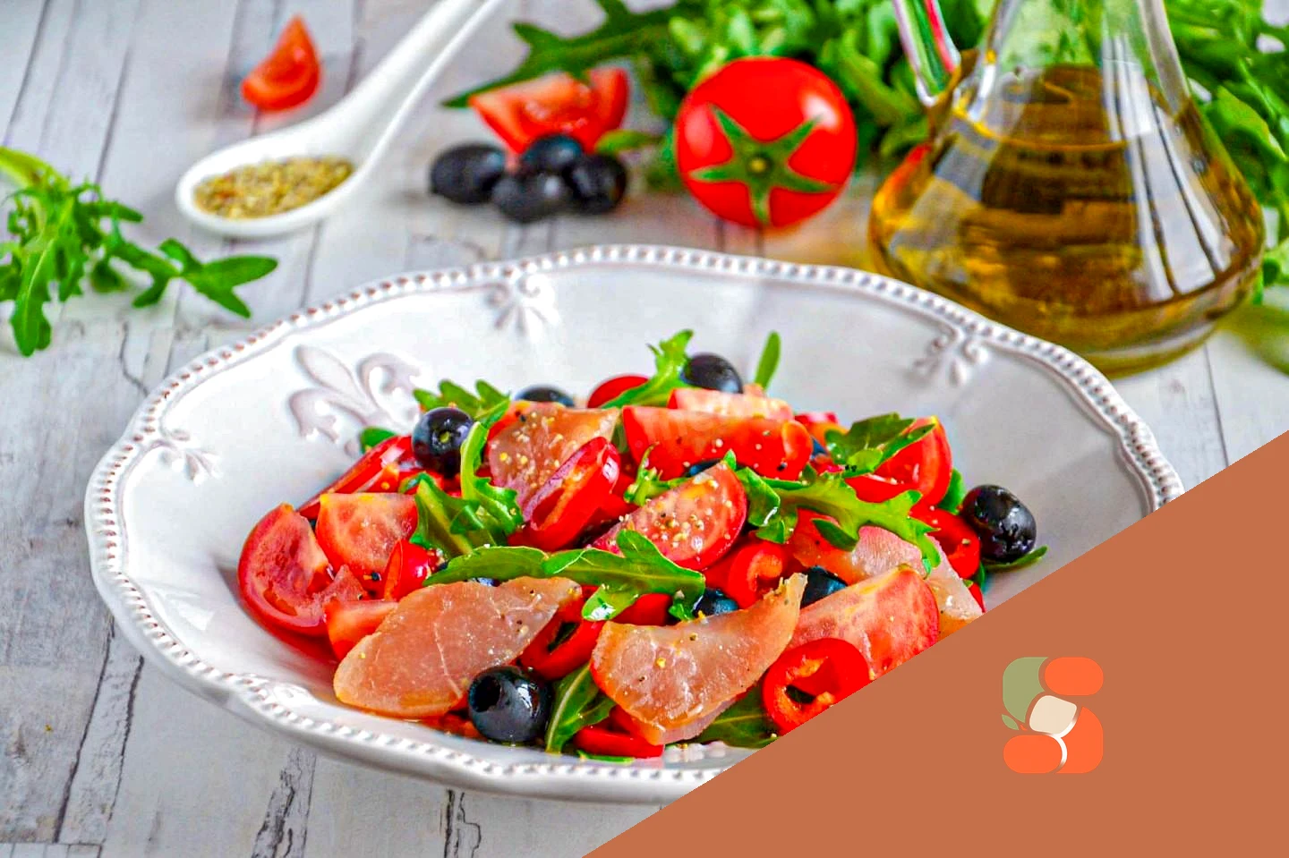 Салат с копчёной курицей и болгарским перцем