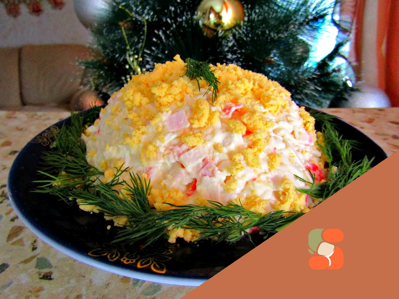 Салат з крабовими паличками та плавленим сиром