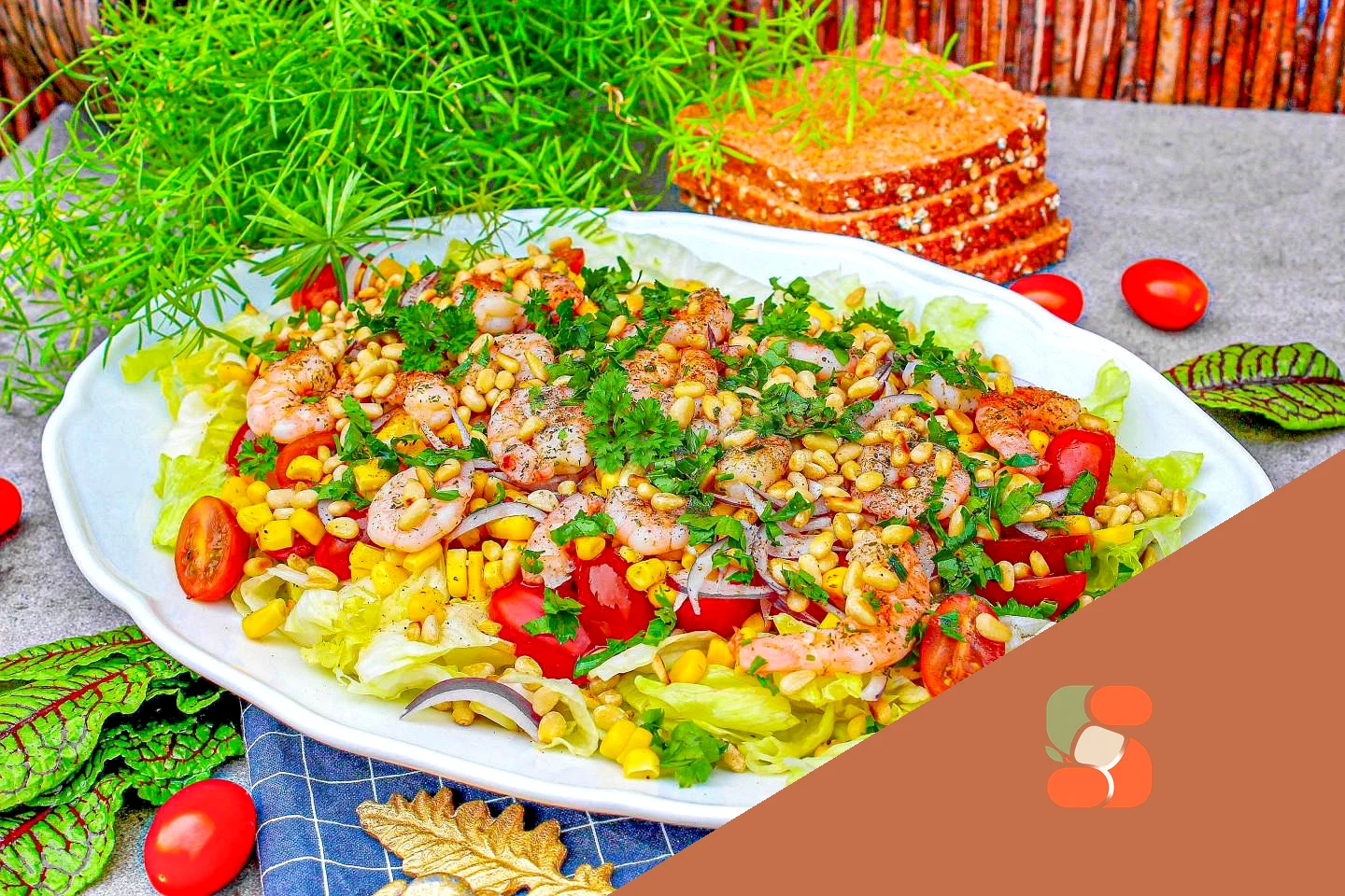 Салат с креветками и кедровыми орешками