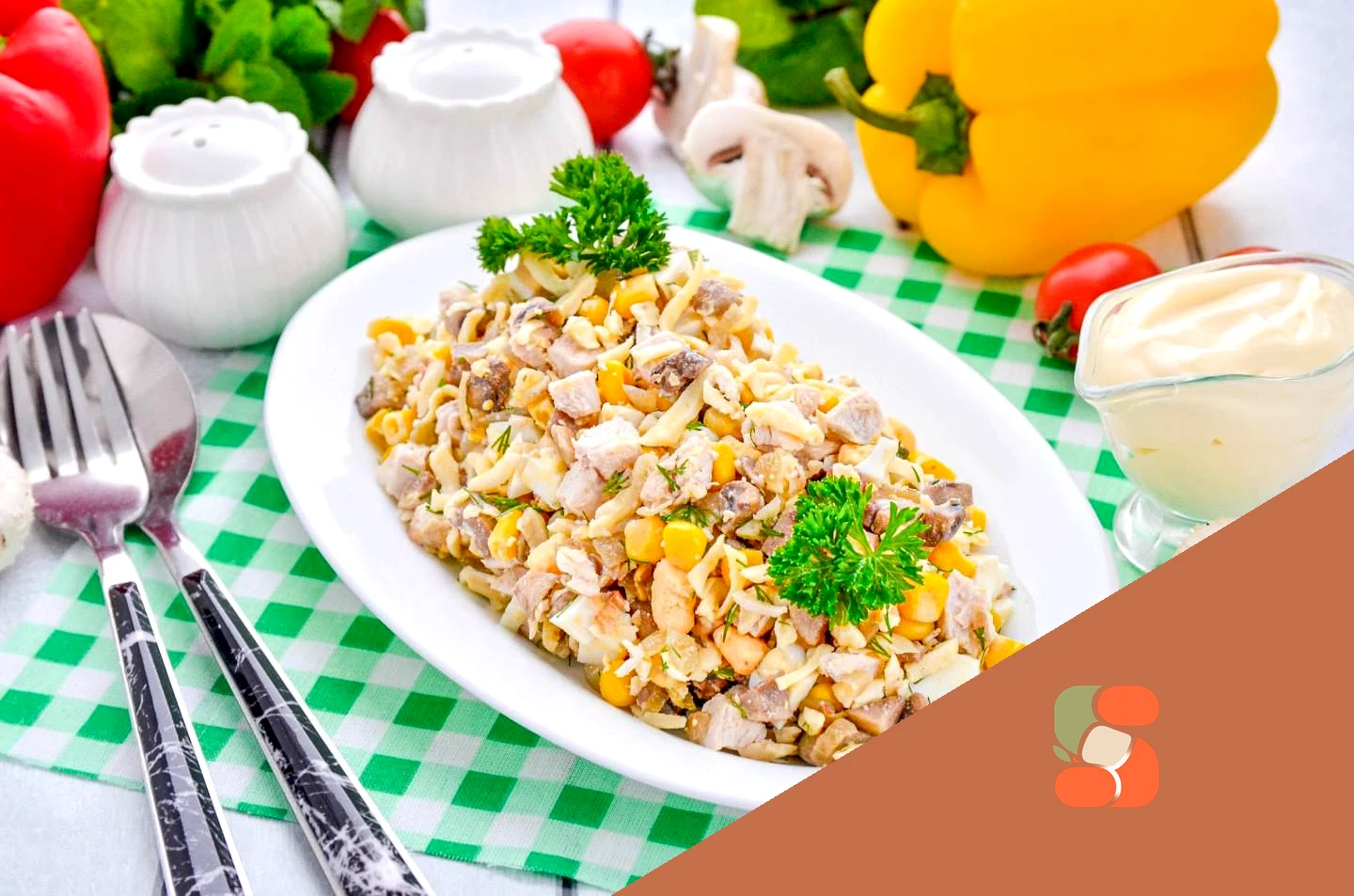 Салат з курячою грудкою та грибами