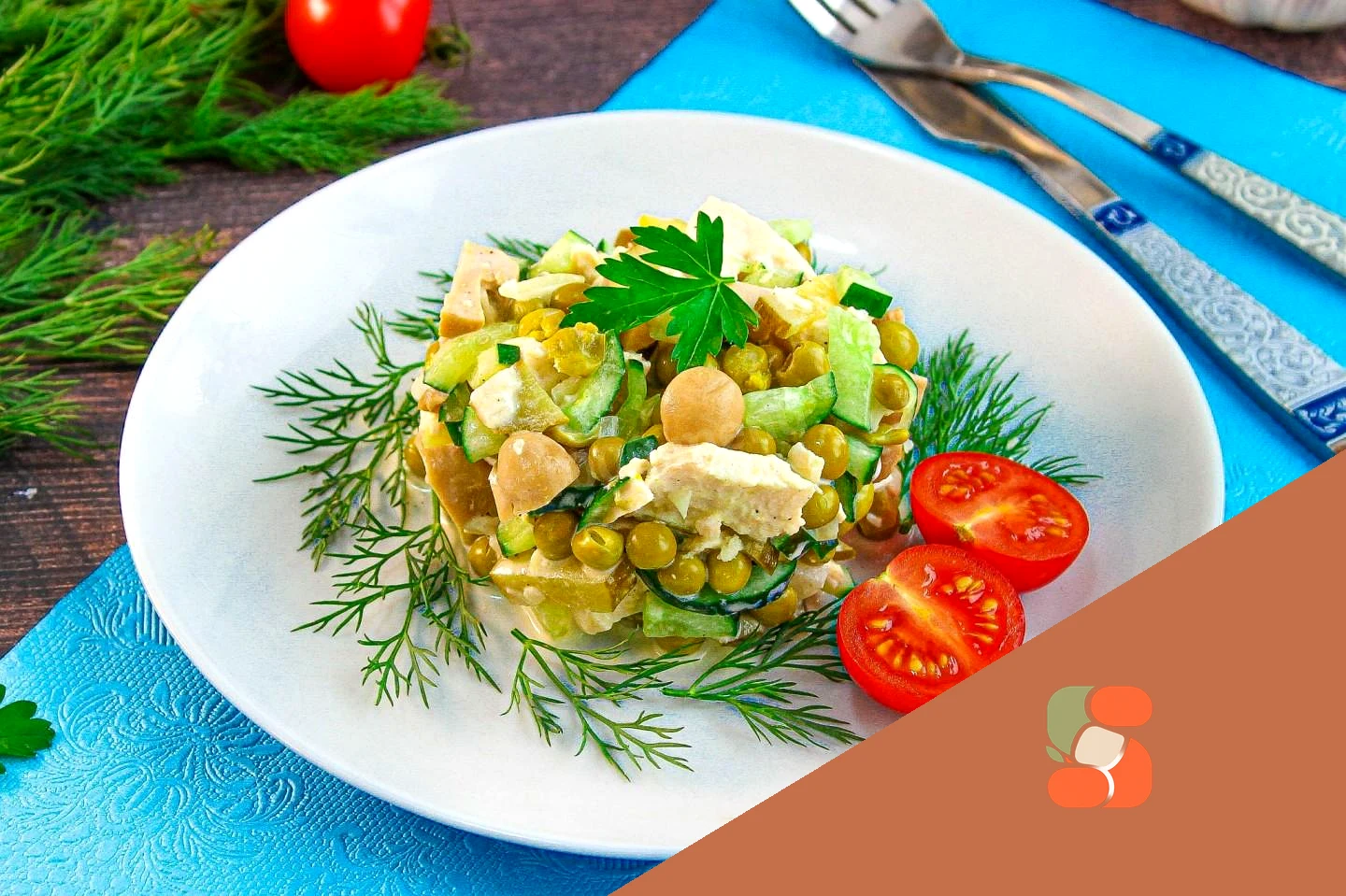 Салат з куркою та маринованими грибами