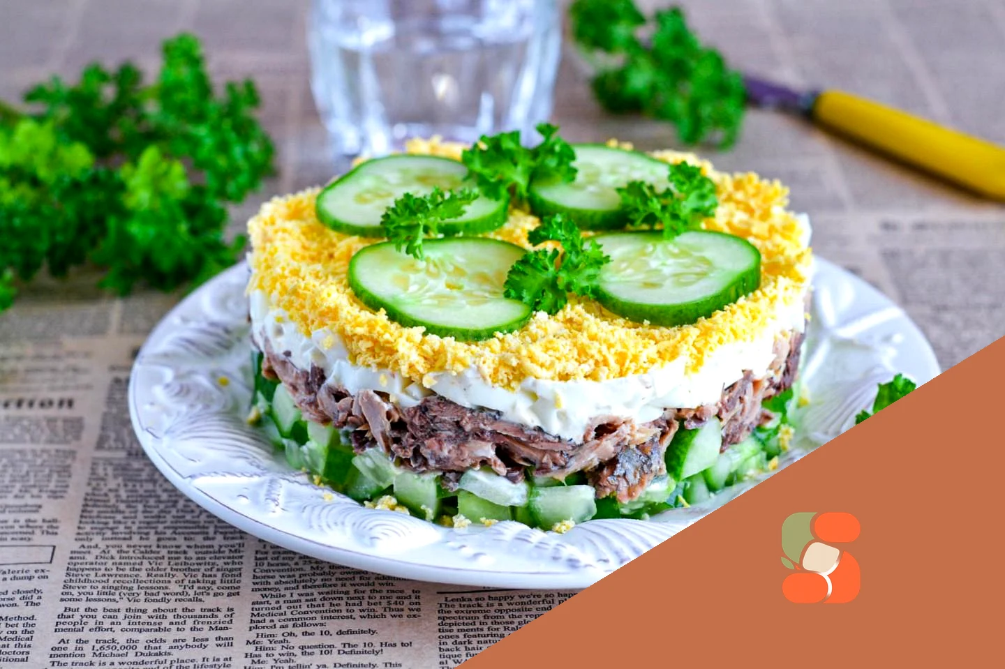 Салат з огірком тунцем яйцем