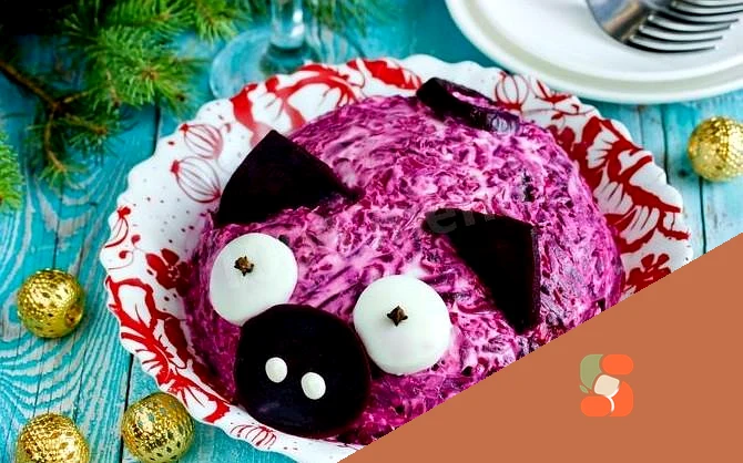 Салат Сельдь под шубой в год Свиньи-Кабана