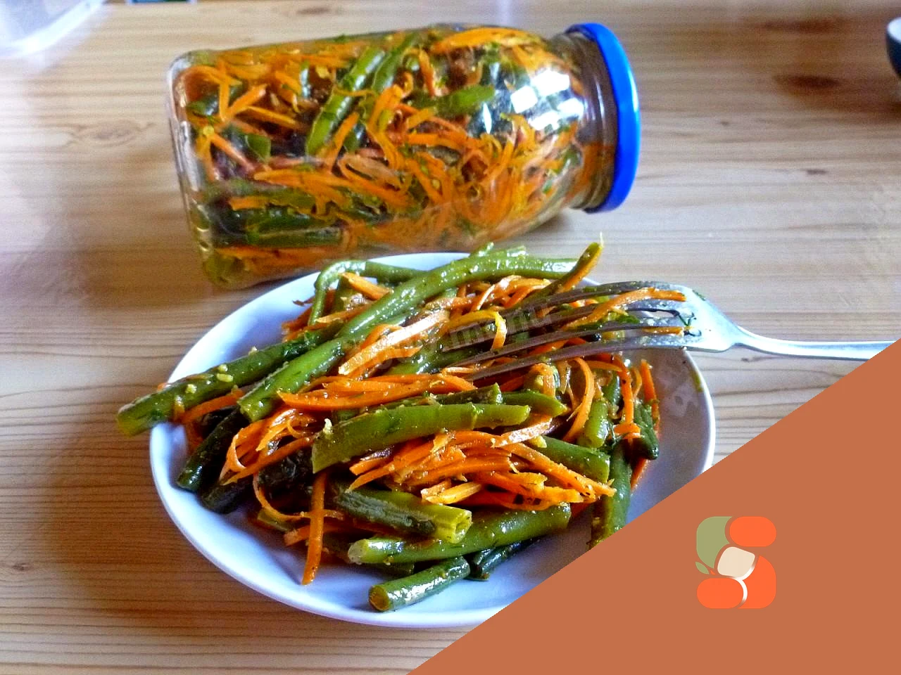 Салат стручковая фасоль по корейски с морковью и уксусом