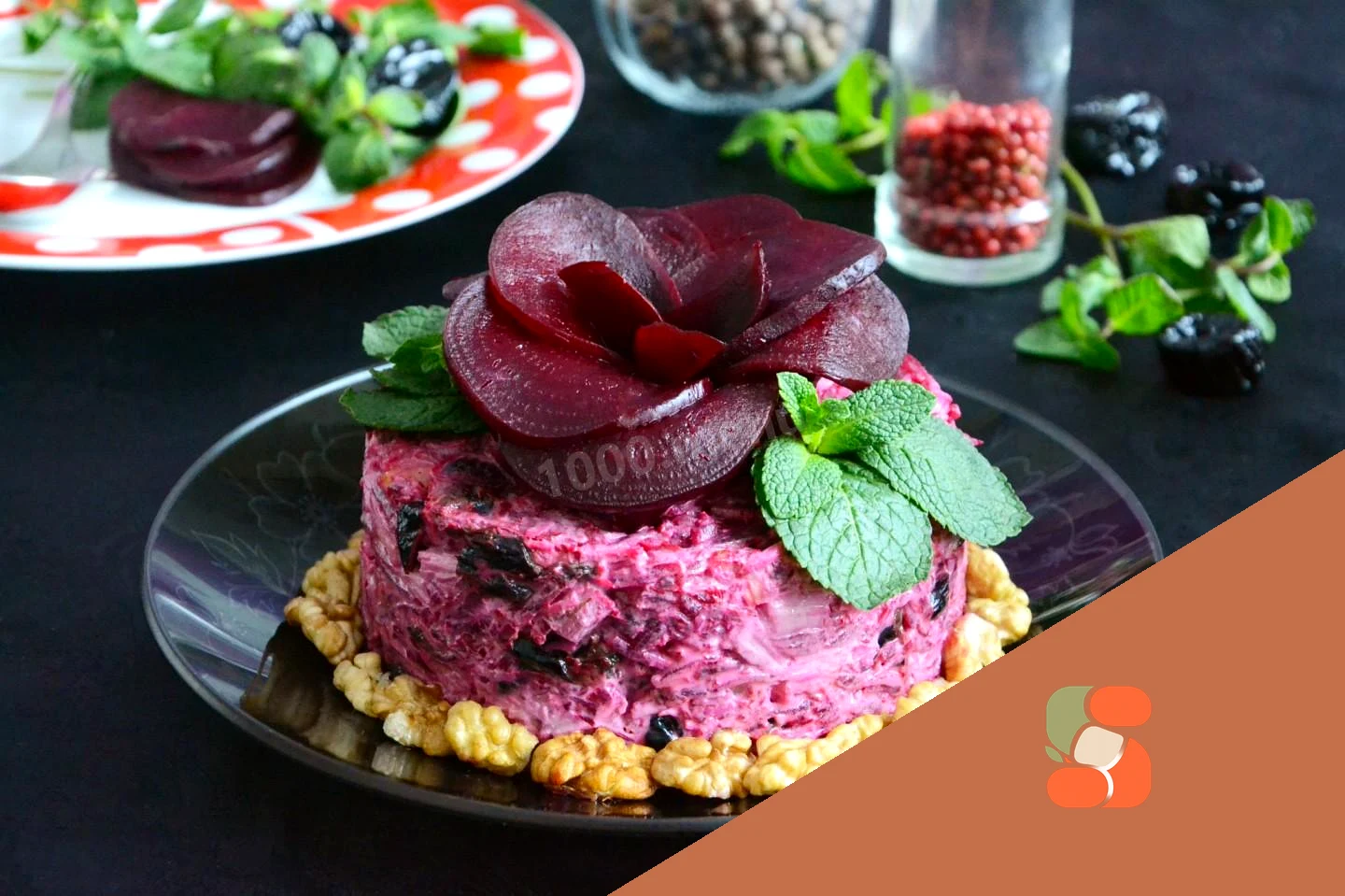 Салат свекла с черносливом и грецким орехом