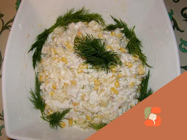 Салат из филе курицы, ананаса, кукурузы и риса